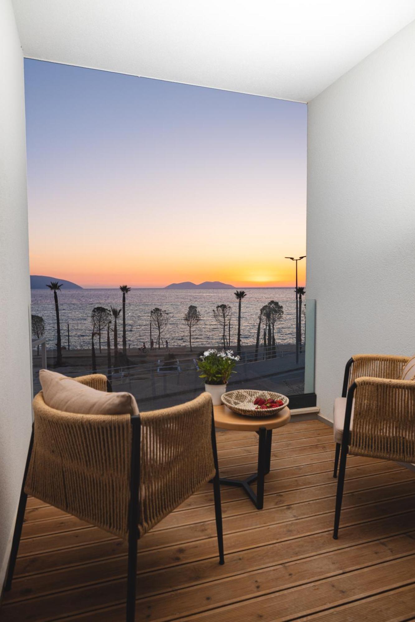 Azar Luxury Suites Влёра Экстерьер фото